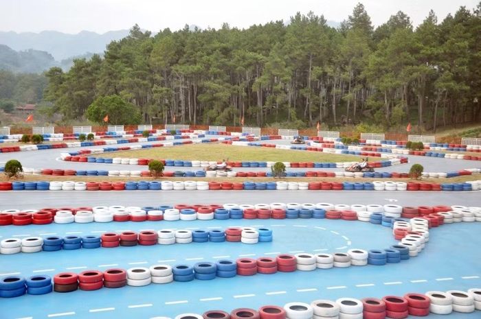 Đường đua Go Kart tại Khu vui chơi giải trí Rừng thông Bản Áng vừa đi vào hoạt động.