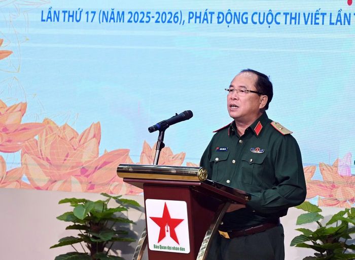 Thiếu tướng Đoàn Xuân Bộ, Tổng biên tập Báo QĐND phát động Cuộc thi "Những tấm gương bình dị mà cao quý" lần thứ 18.