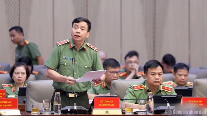 Các đại biểu trình bày tham luận, báo cáo một số nội dung công tác theo yêu cầu.