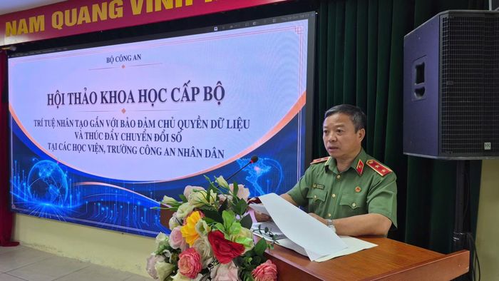 Trung tướng, PGS.TS Phan Xuân Tuy, Giám đốc Học viện Chính trị CAND khai mạc hội thảo.