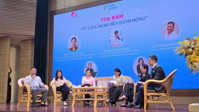 Các khách mời chia sẻ tại diễn đàn.