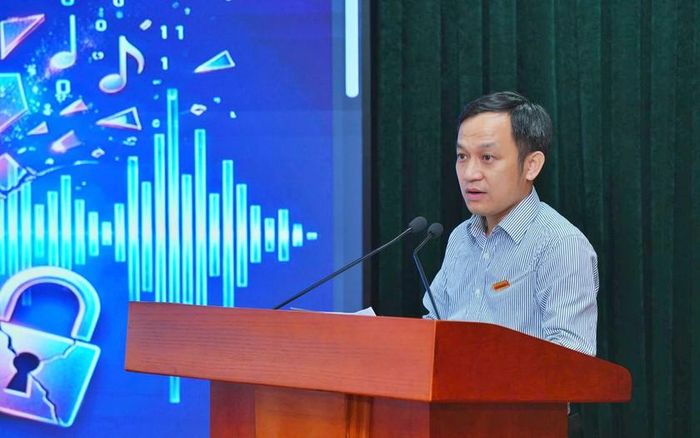 Ông Phạm Văn Tài - Đại diện Tạp chí Sở Hữu trí tuệ trình bày nội dung: Thực trạng vi phạm bản quyền âm nhạc trên không gian số.
