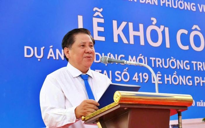 Ông Huỳnh Văn Tâm, Phó bí thư Đảng ủy, Chủ tịch UBND phường Vườn Lài phát biểu tại lễ khởi công trường mới.