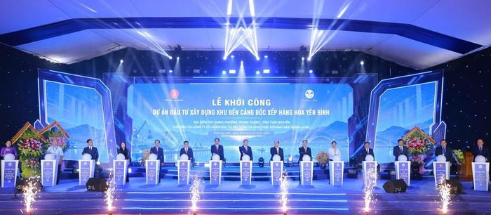 Các đại biểu thực hiện nghi thức khởi công Dự án. Ảnh: TNGOV