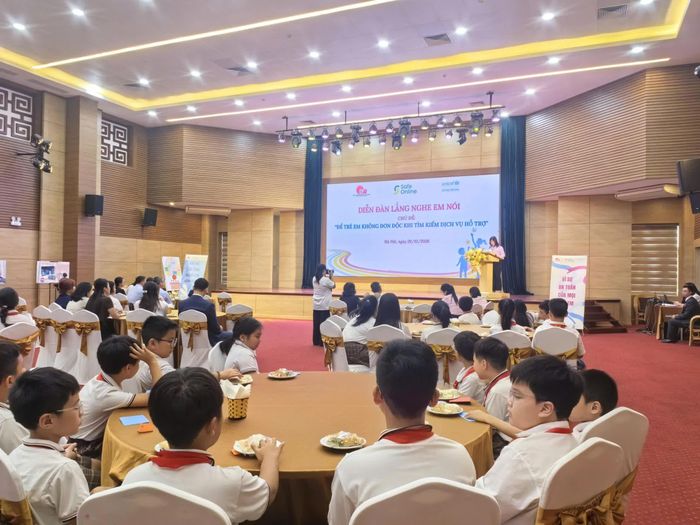 Toàn cảnh diễn đàn "Lắng nghe em nói" với chủ đề "Để trẻ em không đơn độc khi tìm kiếm dịch vụ hỗ trợ". Ảnh: Uông Ngọc