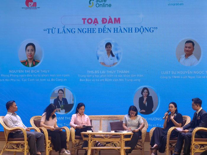 Các diễn giả chia sẻ tại tọa đàm "Từ lắng nghe đến hành động". Ảnh: Uông Ngọc