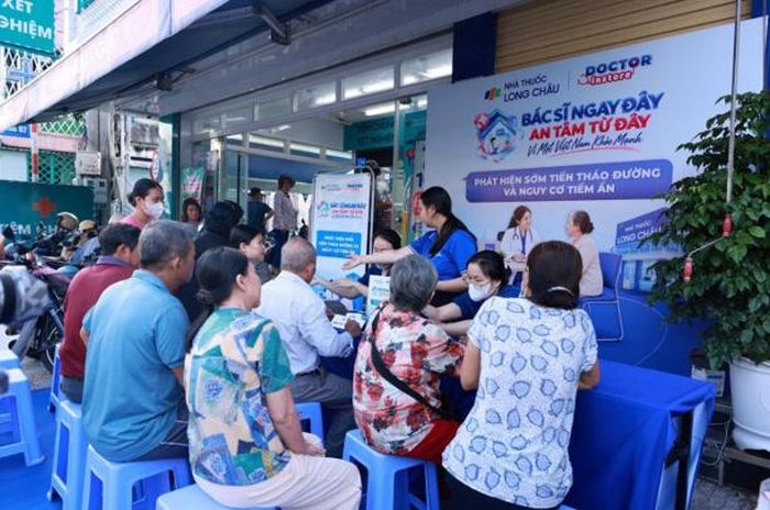 Long Châu tăng cường các hoạt động hỗ trợ người dân chăm sóc sức khoẻ một cách chủ động.