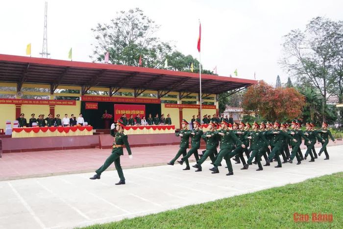 Cán bộ, chiến sĩ các đơn vị tham gia duyệt đội ngũ trong Lễ ra quân huấn luyện năm 2026.