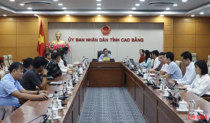 Các đại biểu dự buổi làm việc tại điểm cầu Cao Bằng.