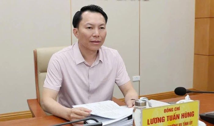 Phó Chủ tịch Thường trực UBND tỉnh Lương Tuấn Hùng phát biểu kết luận phiên họp.