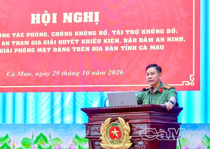  Đại tá Lê Mạnh Hùng, Phó Giám đốc Công an tỉnh, phát biểu khai mạc hội nghị.