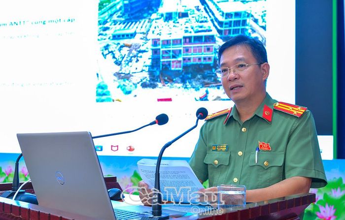 Thượng tá Lê Thanh Tuấn, Phó Trưởng phòng An ninh các vấn đề xã hội, Cục An ninh nội địa (Bộ Công an), trình bày chuyên đề về công tác Công an tham gia giải quyết khiếu kiện, bảo đảm an ninh, trật tự trong giải phóng mặt bằng.