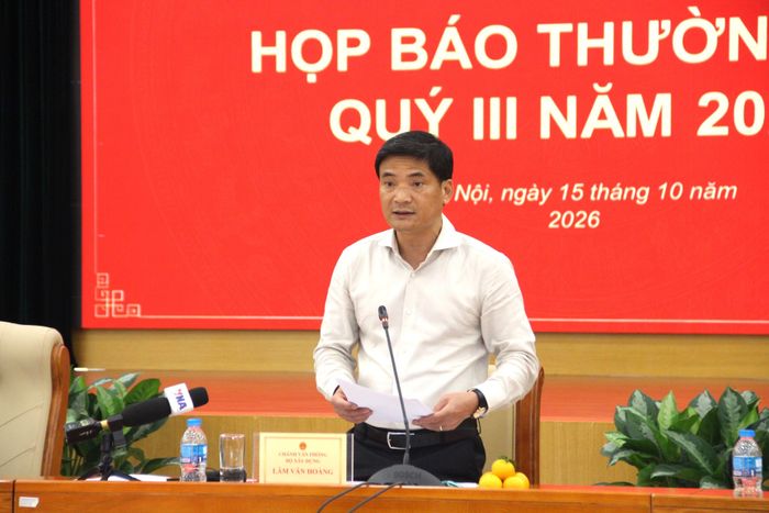 Ông Lâm Văn Hoàng - Chánh Văn phòng Bộ Xây dựng - thông tin tại Họp báo. Ảnh: Bích Ngọc