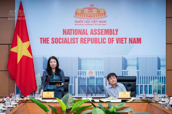 Phó Chủ nhiệm Văn phòng Quốc hội Lê Thu Hà phát biểu tại cuộc làm việc. Ảnh: VPQH