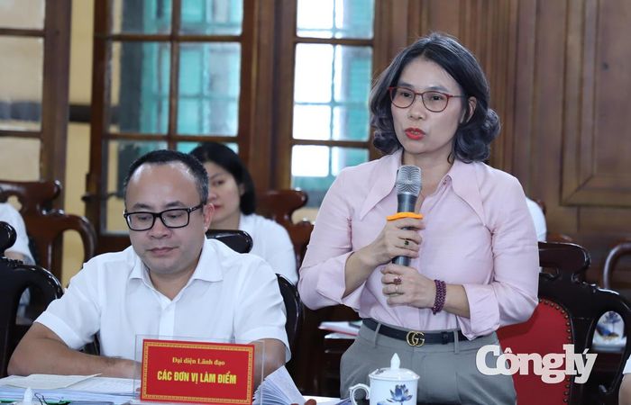 Đồng chí Đặng Thị Thơm, Phó Giám đốc Học viện Tòa án phát biểu.