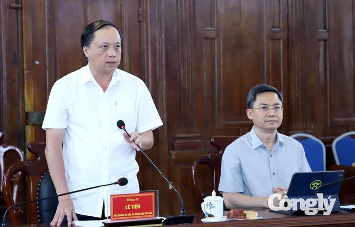Đồng chí Phó Chánh án Lê Tiến phát biểu.