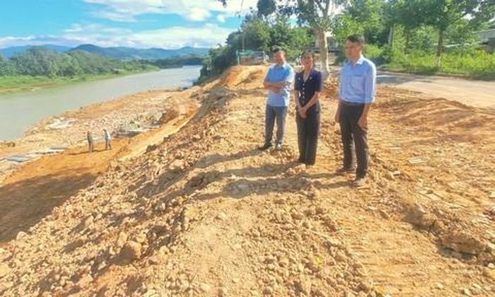 Bà Nguyễn Thị Tính hiến 840m2 đất để làm bờ kè.