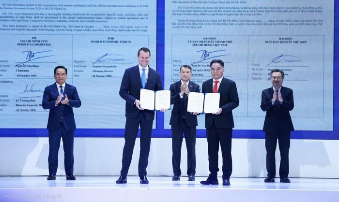 Thủ tướng Lê Minh Hưng chứng kiến lễ công bố ký kết hợp tác chiến lược giữa UBND TPHCM với Diễn đàn Kinh tế Thế giới