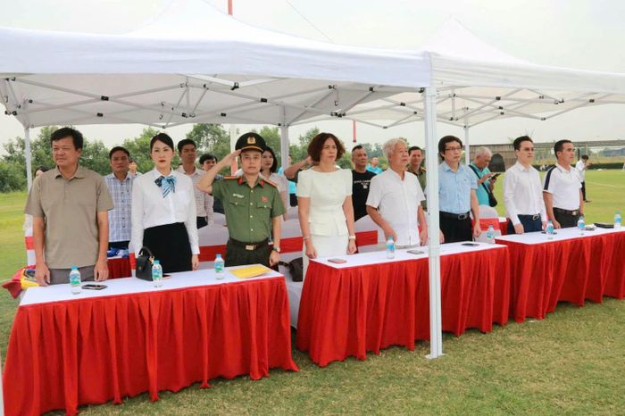 Các đại biểu tham dự lễ khai mạc giải Bóng đá Vô địch câu lạc bộ thành phố, Cúp Chuyên đề An ninh Hải Phòng – Nhựa Tiền Phong lần thứ 25 năm 2026. 