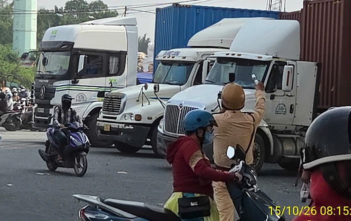 CSGT điều tiết giao thông tại Nút giao Mỹ Thủy sáng 15/10/2026