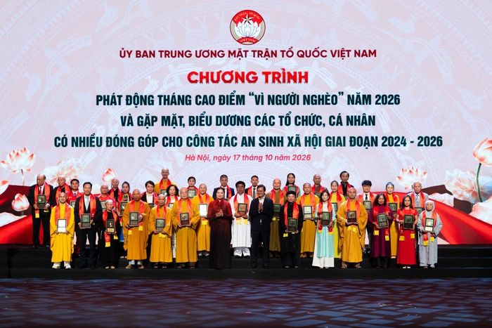 .Ngay trong buổi phát động, đã có 30 tổ chức đăng ký ủng hộ với số tiền 366 tỷ 915 triệu đồng.