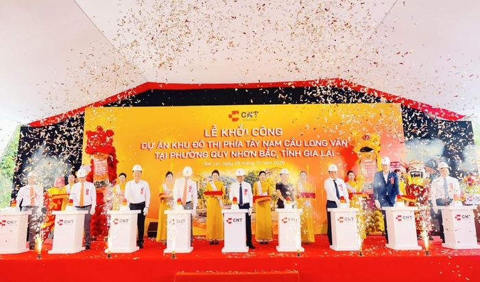 Các đại biểu thực hiện nghi thức khởi công Dự án Khu đô thị Tây Nam Long Vân.