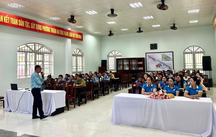60 hội viên, phụ nữ được nâng cao nhận thức về kỹ năng sử dụng thực phẩm sạch, xanh