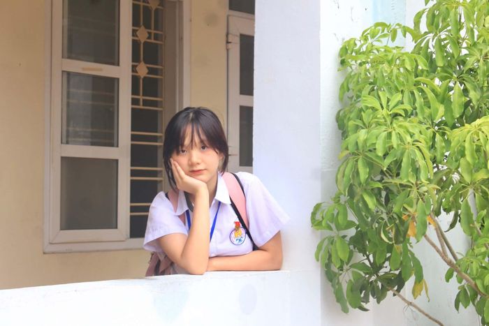 Thời điểm hai căn bệnh ung thư ập đến, Hà Châu đang là cô học trò ấp ủ nhiều ước mơ.
