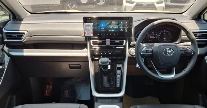 Kích thước màn hình giải trí trung tâm trên Toyota Innova Cross mới dự kiến được nâng lên 12,3 inch. (Ảnh: Cartoq)