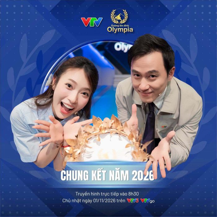 Vị trí người dẫn chương trình Chung kết Đường lên đỉnh Olympia vẫn thuộc về bộ đôi MC quen thuộc - BTV Ngọc Huy và MC Khánh Vy. (Ảnh: VTV)