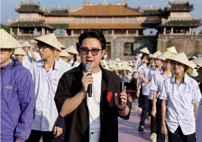 MC Sơn Lâm tại điểm cầu Huế năm 2024. (Ảnh: VTV)