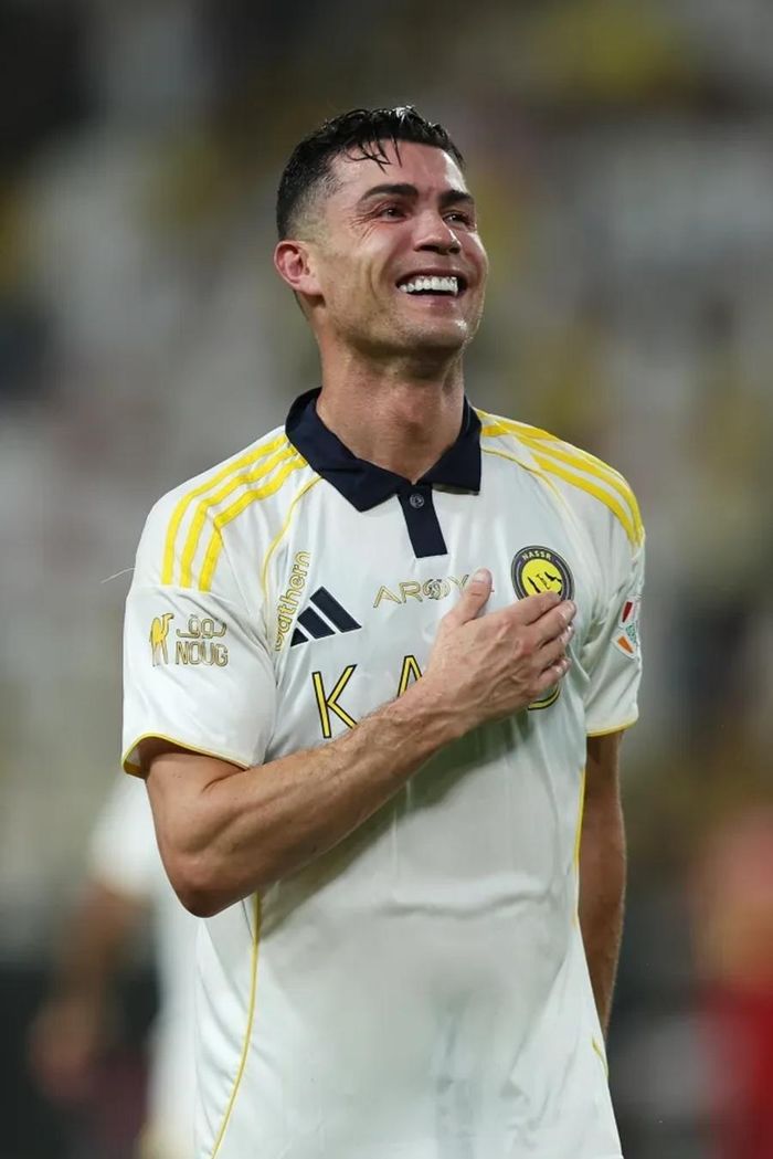  Ronaldo trở thành cầu thủ bóng đá đầu tiên đạt được danh hiệu tỷ phú. (Ảnh: Getty)