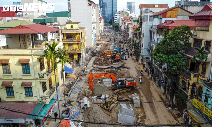 Đến nay, sau gần 4 tháng triển khai, khu vực dự án đã chuyển sang giai đoạn thi công các hạng mục hạ tầng kỹ thuật. Sau khi các công trình trong phạm vi giải phóng mặt bằng được tháo dỡ, mặt bằng tuyến ngõ dần được mở rộng, tạo điều kiện triển khai những hạng mục tiếp theo.
