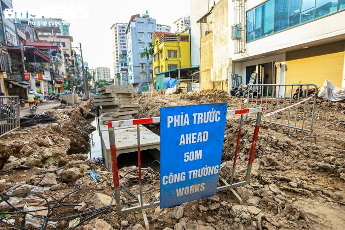 Để triển khai công trình, gần 7.500m² đất thuộc phạm vi dự án đã được thu hồi, liên quan đến 103 tổ chức, hộ gia đình và cá nhân, phần lớn là đất ở. Đến cuối tháng 8/2026, các trường hợp liên quan đã đồng thuận bàn giao mặt bằng, tạo điều kiện để dự án bước vào giai đoạn thi công.