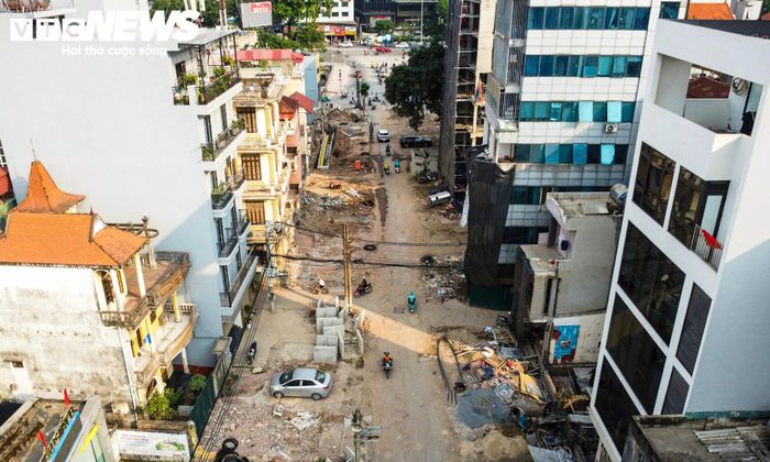 Dự án cải tạo, mở rộng ngõ 381 Nguyễn Khang đặt mục tiêu hoàn thành trong năm 2026, đồng thời khớp nối với đường Vành đai 2,5 đoạn qua khu đô thị mới Dịch Vọng. Khi hoàn thành, tuyến đường sẽ kết nối với phố Thành Thái và khu vực Duy Tân, góp phần tăng khả năng lưu thông giữa các trục Vành đai 2, Vành đai 2,5 và Vành đai 3. 
