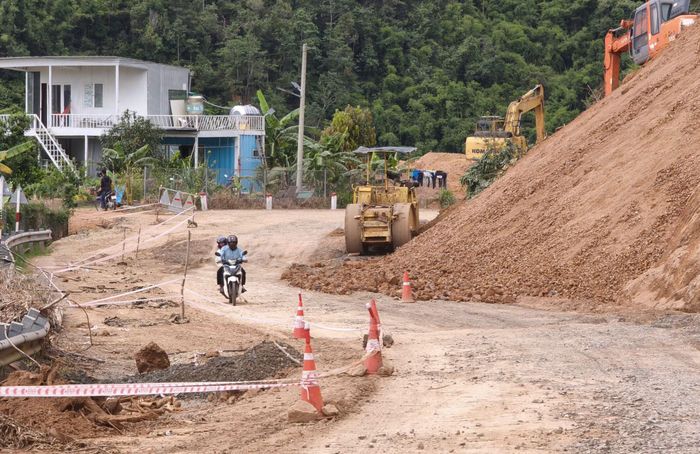Quốc lộ 28 bị sạt trượt, sụt lún nghiêm trọng tại đoạn tiếp giáp giữa xã Tà Đùng và xã Phúc Thọ Lâm Hà.
