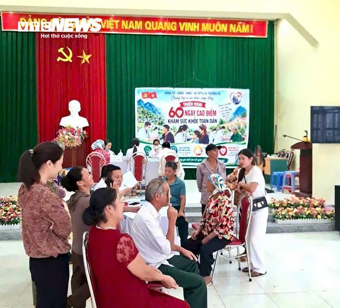 Công tác chăm sóc, khám sức khỏe định kỳ cho người được triển khai thường xuyên.