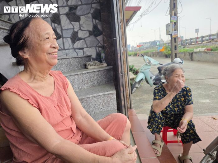Nhiều người dân cho biết, đã gắn bó với khu tập thể này khoảng 40-50 năm. 