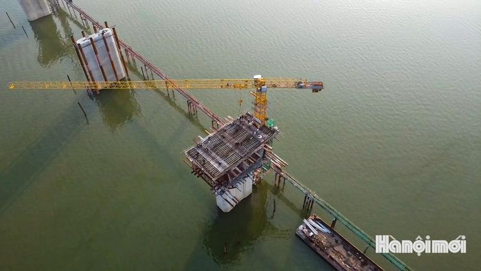 Khi hoàn thành, cầu Hồng Hà sẽ trở thành một mắt xích quan trọng trên tuyến Vành đai 4 - Vùng Thủ đô, góp phần tăng cường kết nối giữa các khu vực phía Bắc và phía Tây Hà Nội.