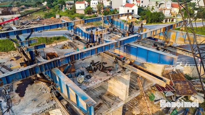 Công tác giải phóng mặt bằng phục vụ dự án đã hoàn thành 100%. Trong đó, diện tích bàn giao tại xã Ô Diên là 2,908ha, xã Mê Linh là 4,3ha, tạo điều kiện để doanh nghiệp dự án triển khai thi công trên toàn bộ phạm vi được bàn giao.