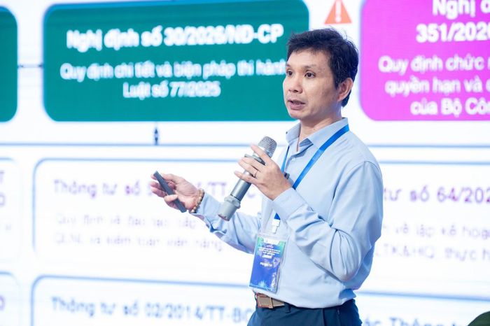 Chuyên gia năng lượng Hà Đăng Sơn, Giám đốc Trung tâm Nghiên cứu Năng lượng và Tăng trưởng xanh (CEGR) trình bày tham luận tại chương trình. Ảnh: Hoàng Anh