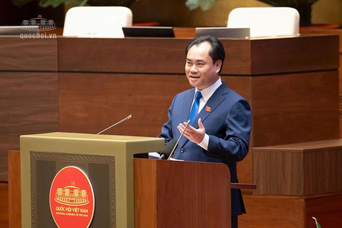 Bộ trưởng Bộ Nông nghiệp và Môi trường Trịnh Việt Hùng giải trình, làm rõ một số vấn đề đại biểu Quốc hội quan tâm. Ảnh: media.quochoi.vn