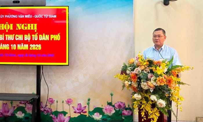 Bí thư Đảng ủy phường Văn Miếu - Quốc Tử Giám Vũ Xuân Hùng phát biểu tại hội nghị. Ảnh: Vân Hà