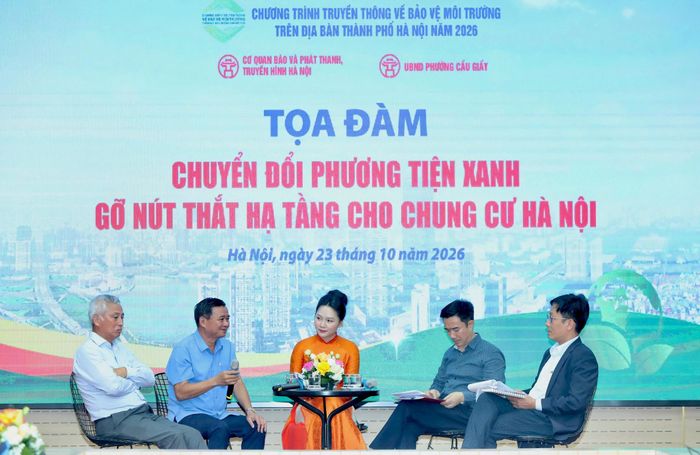 Đại diện cơ quan quản lý, chuyên gia, Ban quản trị tòa nhà tham gia trao đổi tại tọa đàm. Ảnh: Ngọc Tú