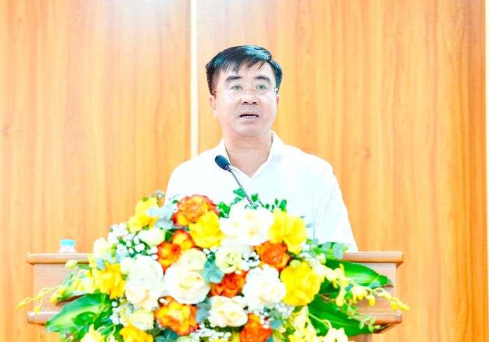 Bí thư Đảng ủy, Chủ tịch HĐND phường Khương Đình Võ Đăng Dũng phát biểu tại hội nghị. Ảnh: Hồng Thái