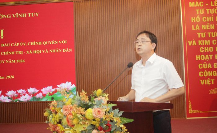 Đồng chí Nguyễn Quang Trung, Bí thư Đảng ủy, Chủ tịch HĐND phường Vĩnh Tuy phát biểu tại hội nghị. Ảnh: Việt Thắng
