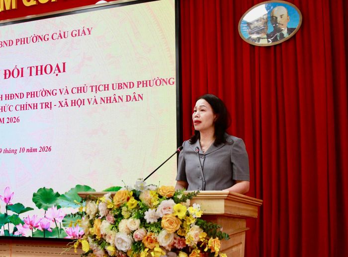 Bí thư Đảng ủy, Chủ tịch HĐND phường Cầu Giấy Nguyễn Thị Liễu phát biểu tại hội nghị. Ảnh: Vân Nhi
