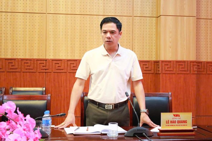 Phó Chủ tịch UBND xã Suối Hai Lê Hào Quang phát biểu tại hội nghị. Ảnh: Khuất Duyên