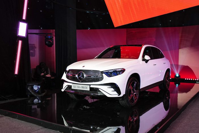 Phiên bản PHEV của dòng GLC có giá niêm yết từ 2,999 tỷ đồng. Ảnh: PV