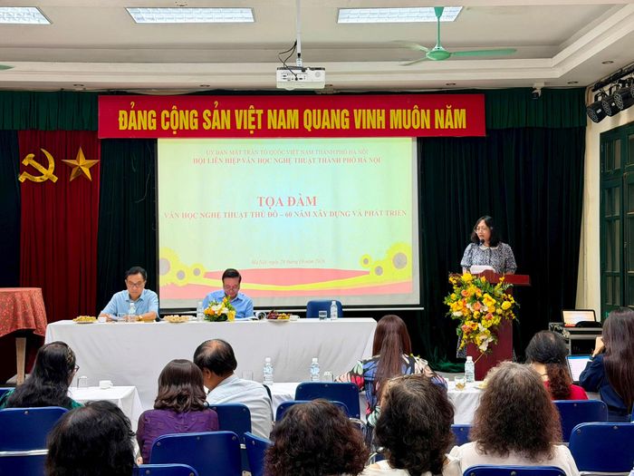 Các đại biểu tham luận tại tọa đàm. Ảnh: Thụy Du